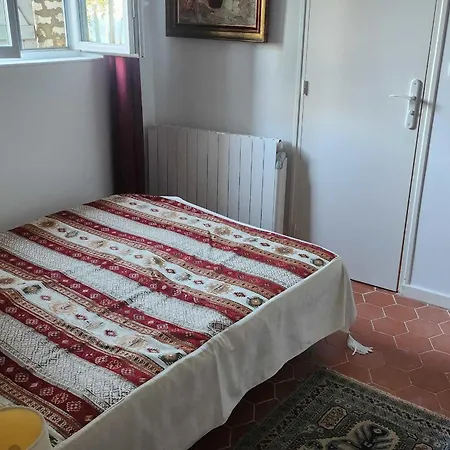 Splendid With Sea View And Flower Garden דירה